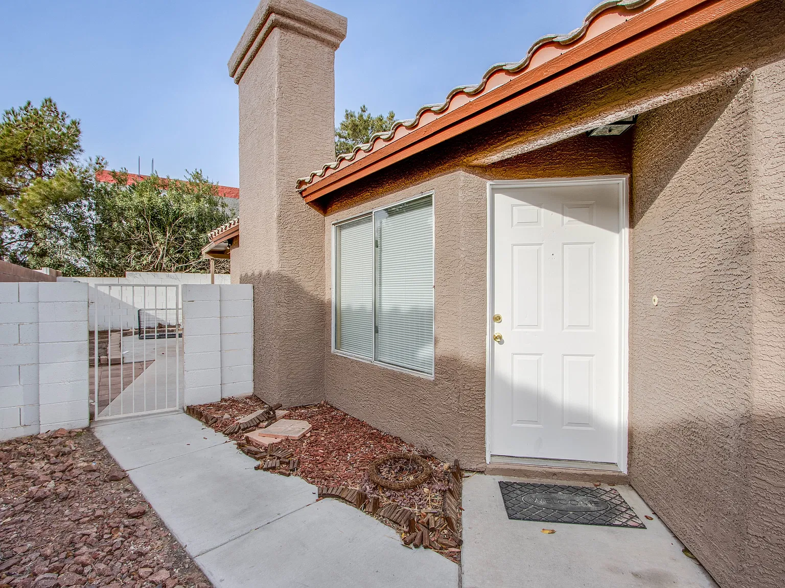 3 bed, 1231 sqft, $2,000 — Photo 2