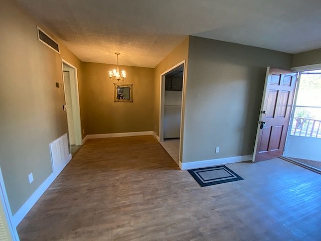 1st image of 400 El Camino Dr APT 220