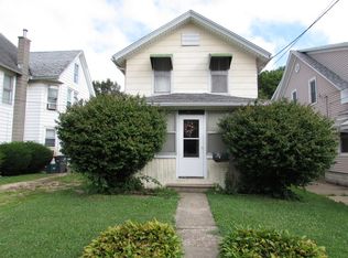 901 W 2nd St, Dixon, IL 61021