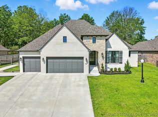 2889 Forest View Dr, Claremore, OK 74017