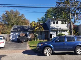 225 Claywood Dr, Brentwood, NY 11717