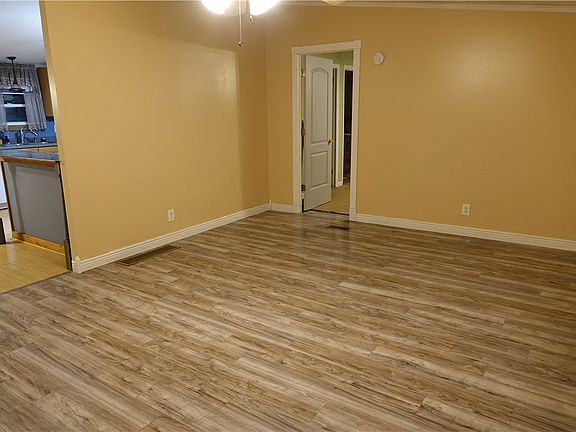 3rd image of 623 S Clearfield Rd