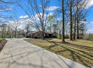 65 Forest Trl, Warrior, AL 35180