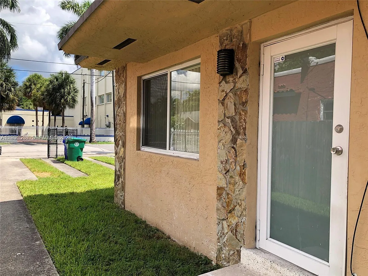 Building Photo - 220 NW 46th St #1