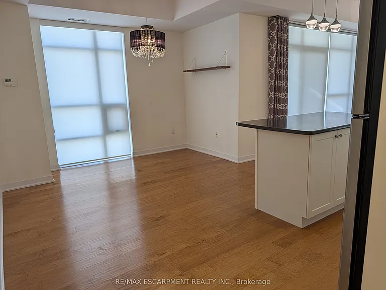 90 Charlton Ave W #702 — Photo 5