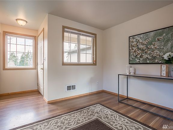 5th image of 426 Marine View Pl