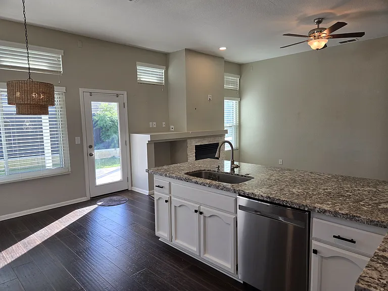 2428 Stefanie Dr — Photo 8