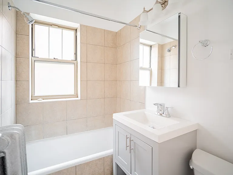 2450-58 W. Wilson/4601-11 N. Campbell — Photo 12