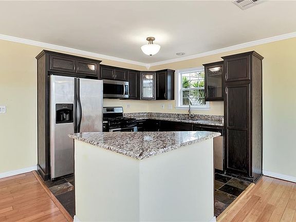 5th image of 108 Hathaway Pl