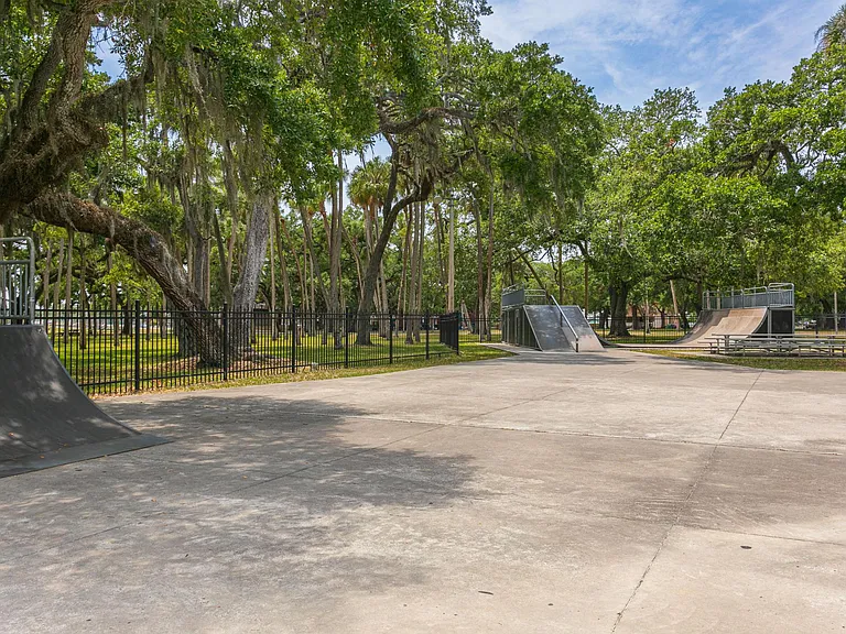 401 S Bermuda Blvd — Photo 35
