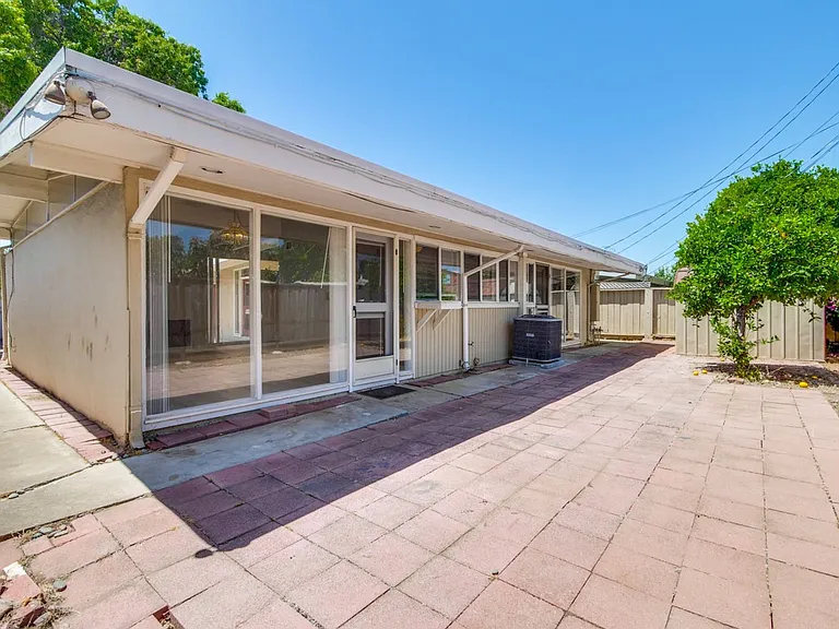 3049 Harding Ave — Photo 41