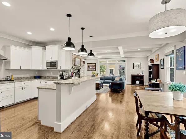 1921 N George Mason Dr, Arlington, VA 22207