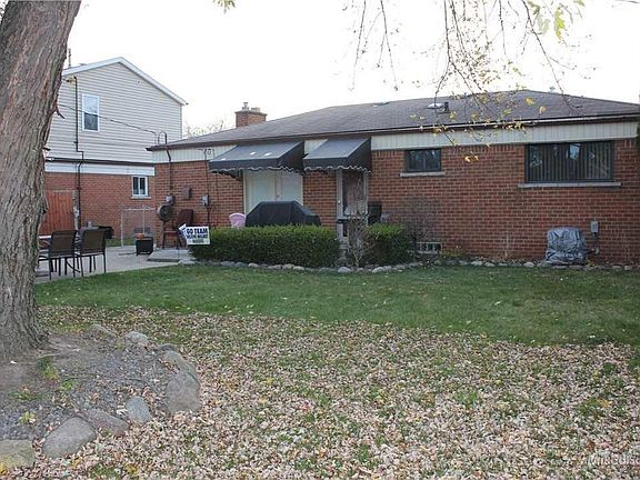 4th image of 31560 Louise Dr