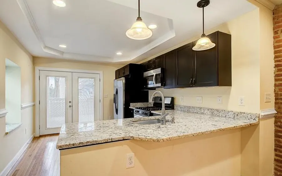 3 bed, 1116 sqft, $2,899 — Photo 3