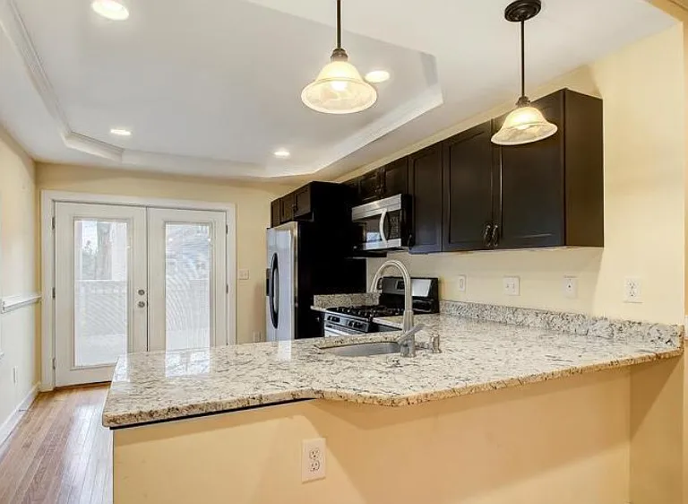 1538 Clarkson St — Photo 3