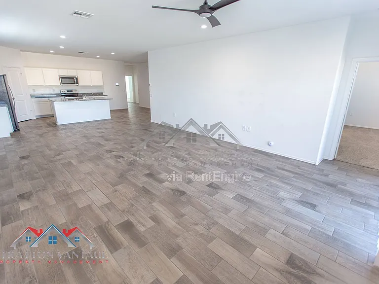 1330 W Hess Ave — Photo 27