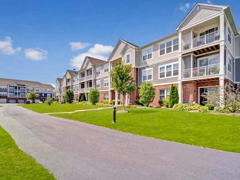 1st image of 200 Burlington Cir #310