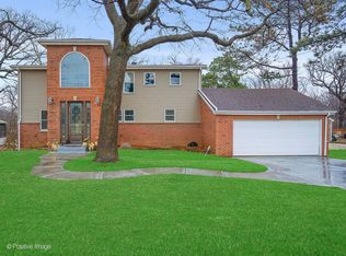 15W256 Forest Ln, Elmhurst, IL 60126