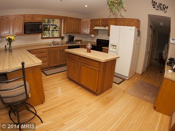 15' x 15' open floor plan