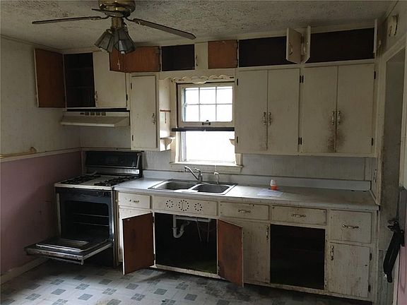 4th image of 2415 S Villa Ave