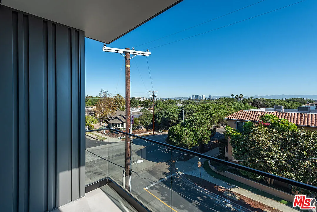 1 bed, 1.0 bath, 800 sqft, $3,700 — Photo 2