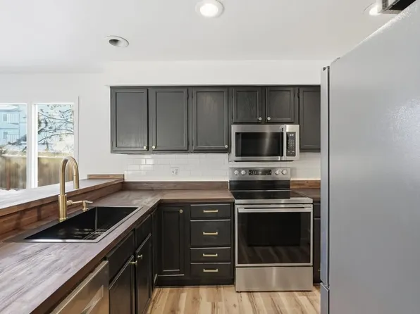 2830 Happy Ln, Anchorage, AK 99507