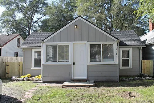 3191 Fisher Ave Photo 1