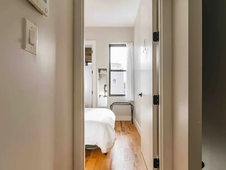 340 Devoe St #2F — Photo 12