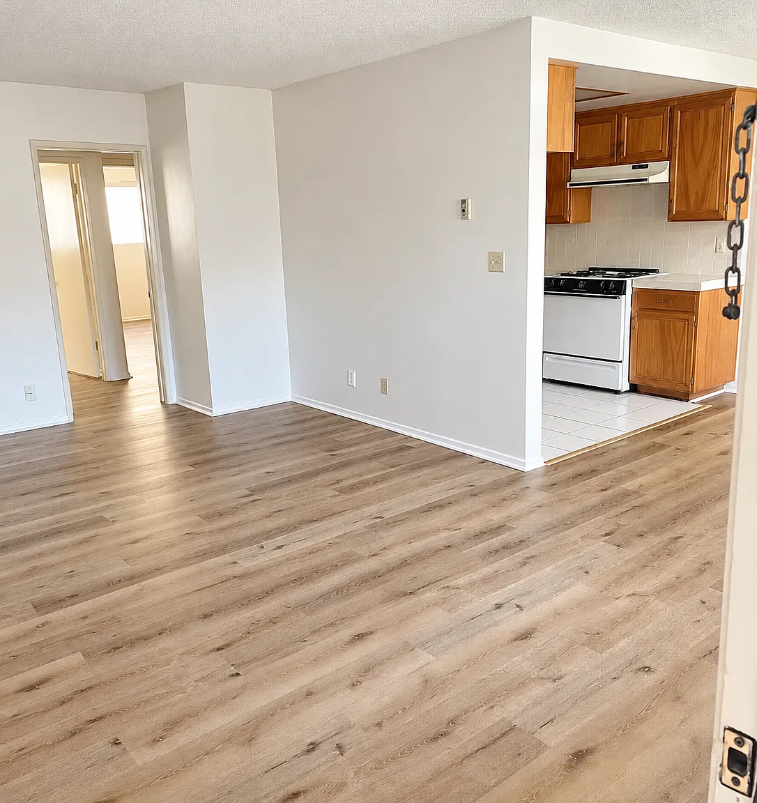 2 bed, 875 sqft, $2,200 — Photo 3