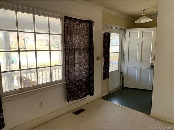 4th image of 709 Pinehurst St