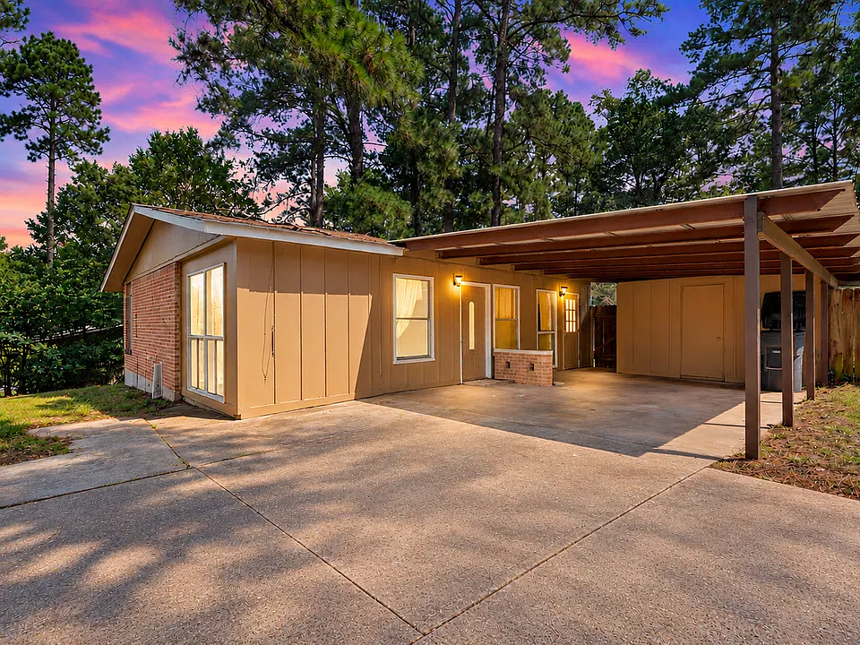 825 Willow Dr