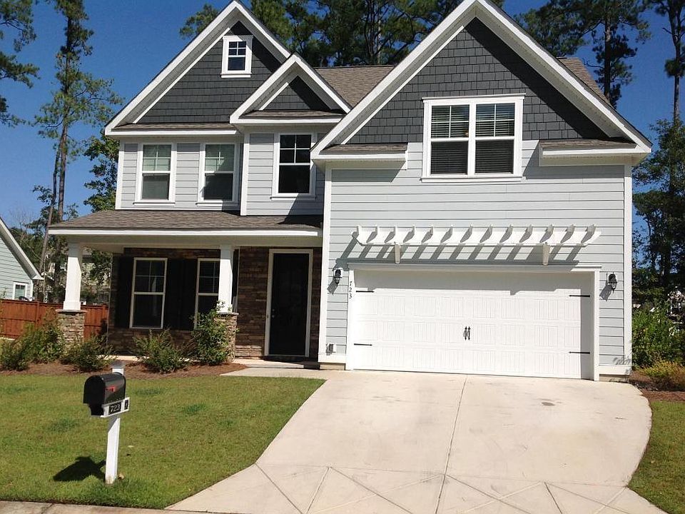 1st image of 723 Coniston Dr SE