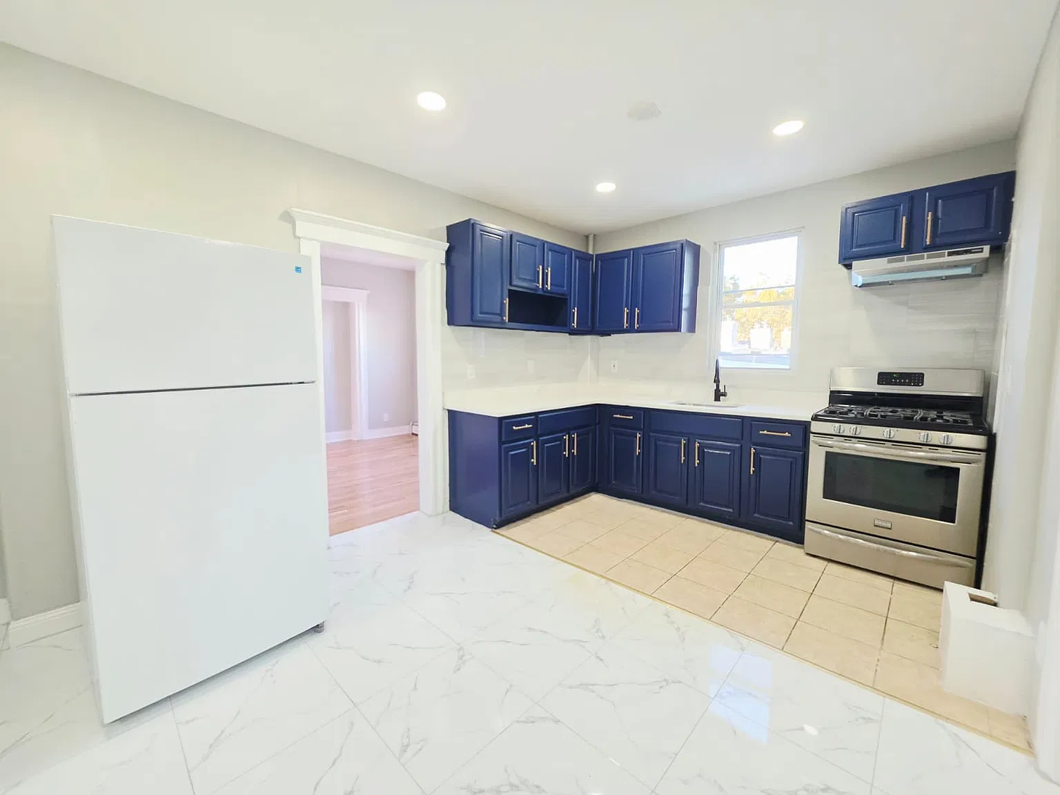 4 bed, 1200 sqft, $2,650 — Photo 1