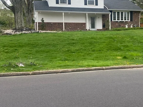 56 E Heron Rd, Holland, PA 18966