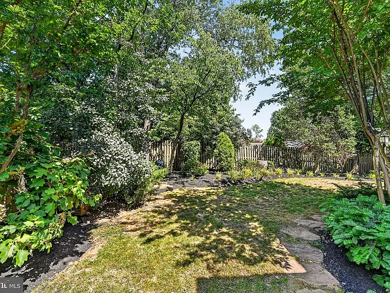 2207 Frank St — Photo 57