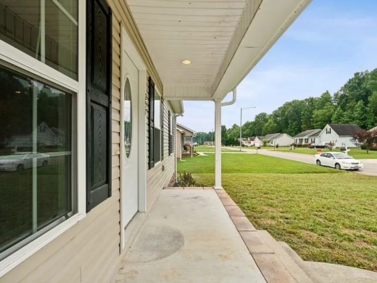 257 Williamsburg Cir — Photo 4