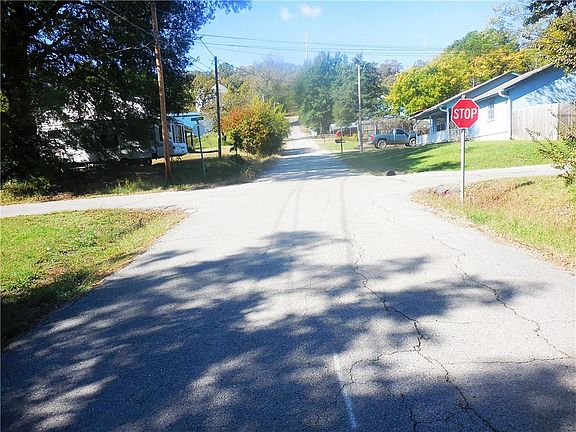 5th image of 111 Cherry Ave