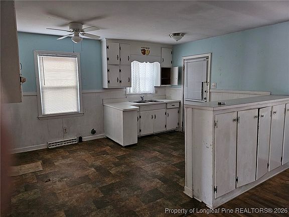 3rd image of 609 N Steele St
