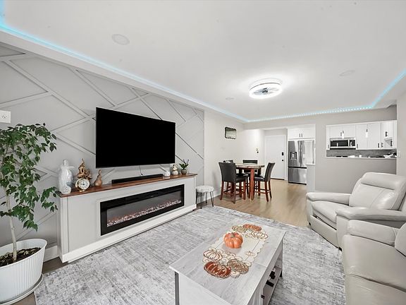 3rd image of 11245 S Harlem Ave APT A12