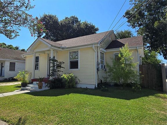 3rd image of 200 Claiborne Ct