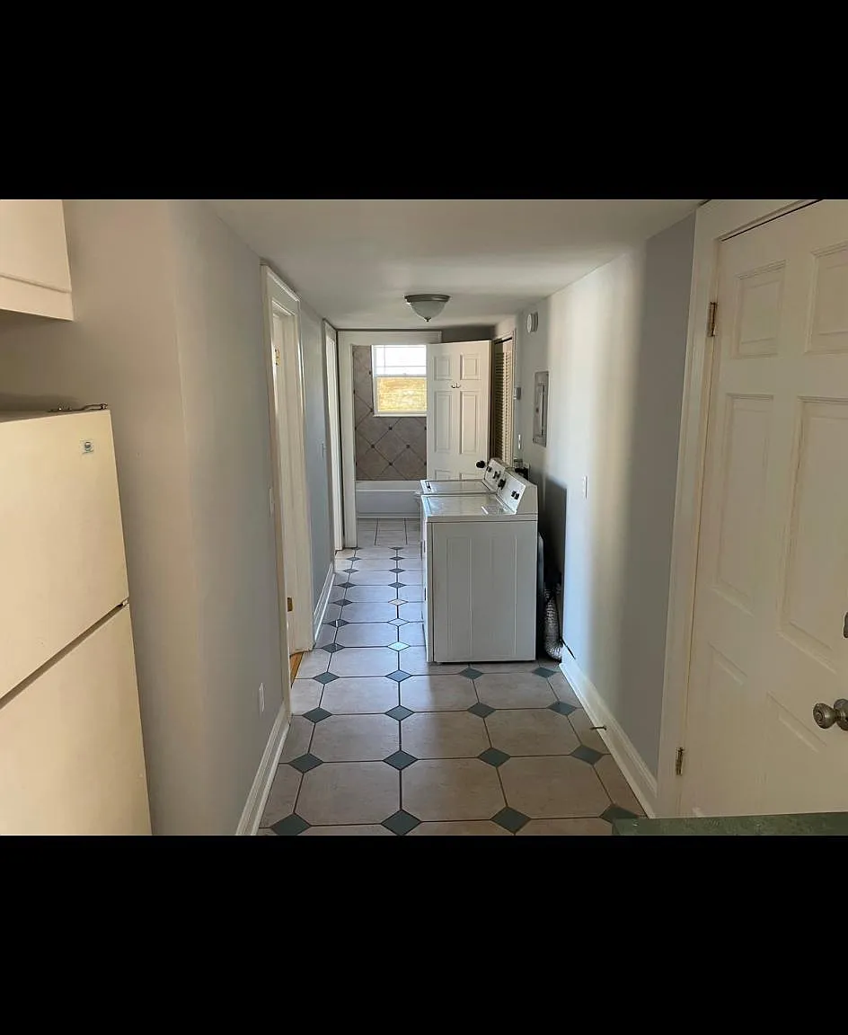 1023 Acosta St — Photo 3