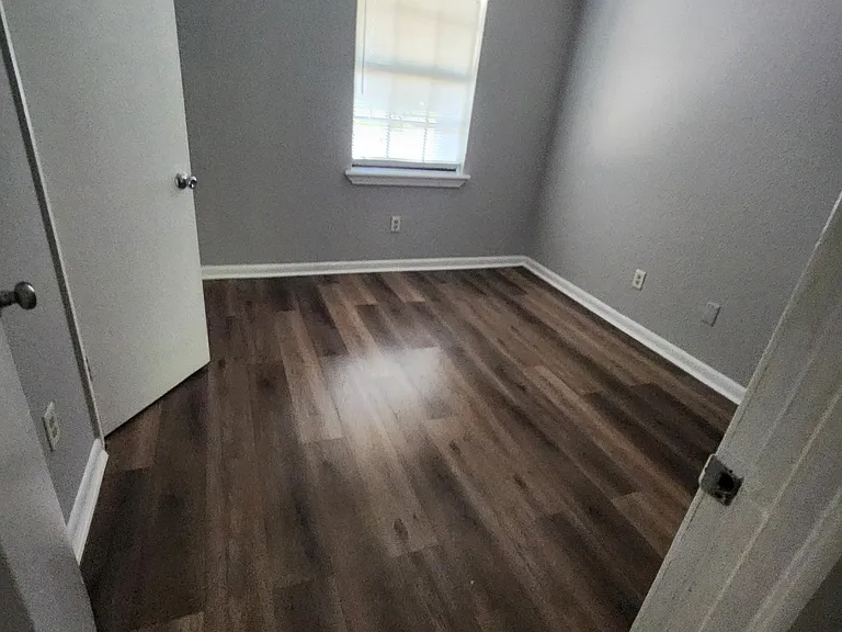 705 26th St #1/2 — Photo 7