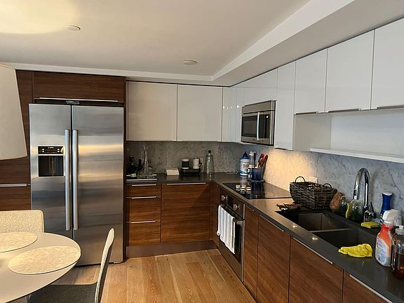 3rd image of 601 NE 27th St APT 201