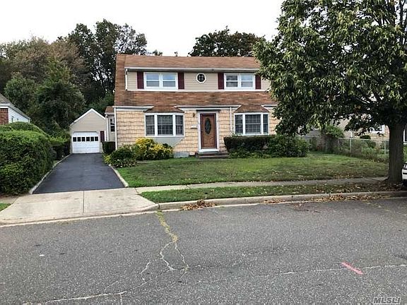 3rd image of 37 Gables Dr