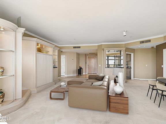 4th image of 1040 E OSBORN Road #803