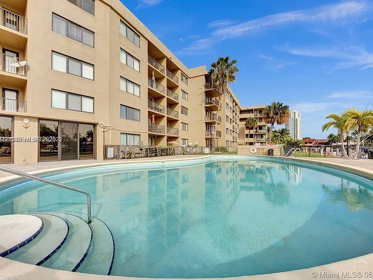 301 Golden Isles Dr #302 — Photo 4