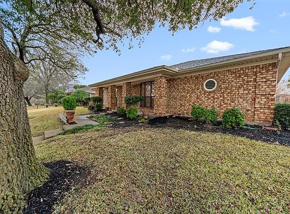 3rd image of 7317 Vineyard Dr