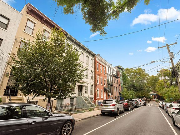3rd image of 330 Park Ave
