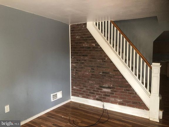 3rd image of 807 Wright St