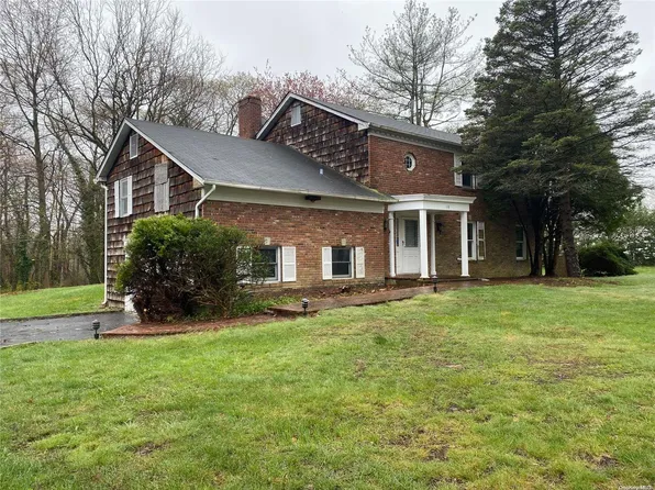 118 Ryder Avenue, Dix Hills, NY 11746